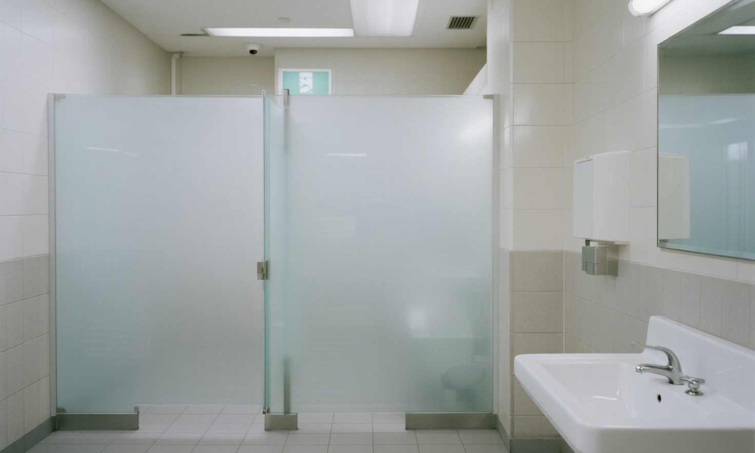 Toilet Cubicle Bandara 2